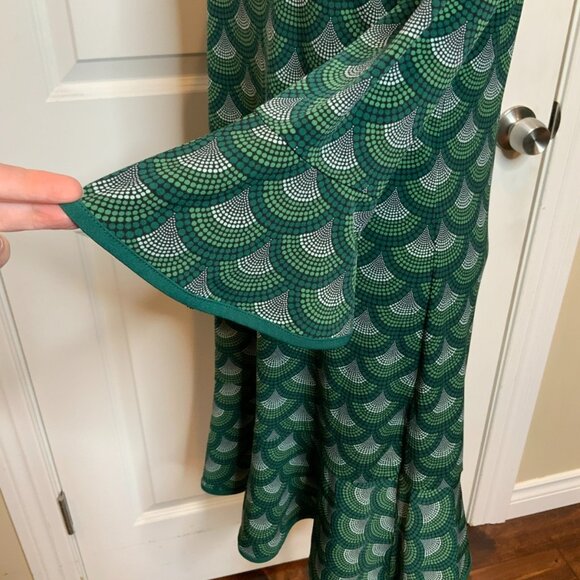 Michael Kors Green White Scallop Fan Print Flare Sleeve Mini Dress, Size PM - Picture 6 of 9